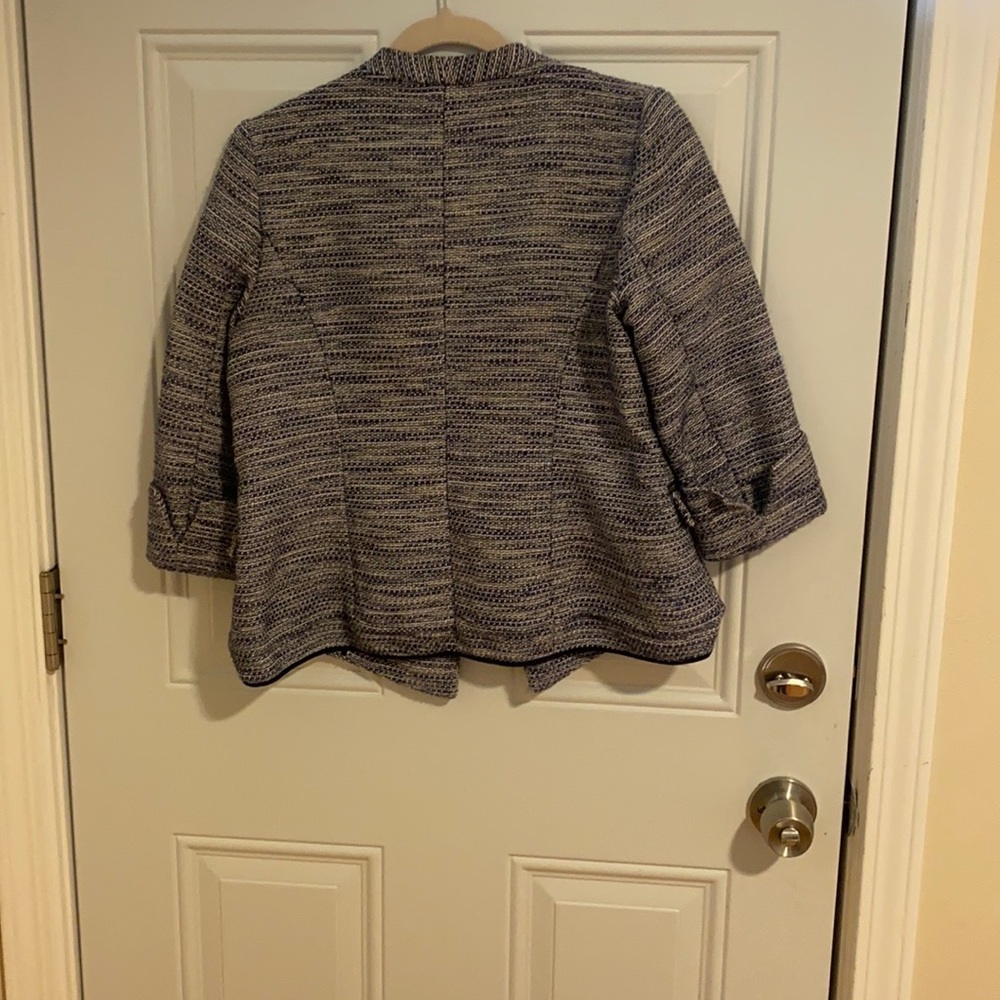 EUC- Alfani Blue Blazer size 6p, Blue 3/4 sleeve - Picture 3 of 4